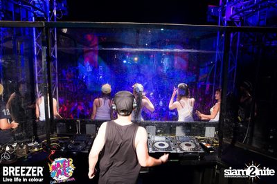 BREEZER presents Water Wars Live life in colour at RCA Block A — photo 219