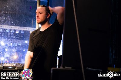 BREEZER presents Water Wars Live life in colour at RCA Block A — photo 265