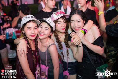 Smirnoff Midnight 100 นำเสนอ 95.5 Virgin Hitz Summer Party — photo 6
