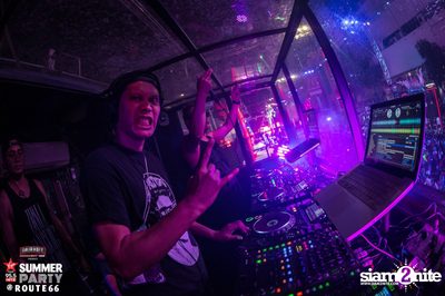 Smirnoff Midnight 100 นำเสนอ 95.5 Virgin Hitz Summer Party — photo 91