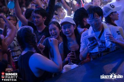 Smirnoff Midnight 100 นำเสนอ 95.5 Virgin Hitz Summer Party — photo 105