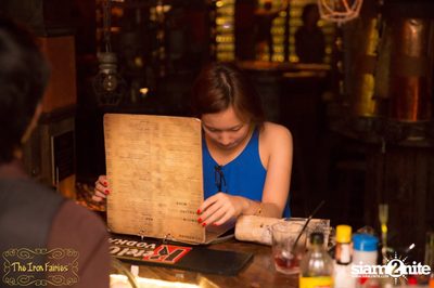 Open Mic Mondays ที่ ดิ ไอร่อน แฟรี่, ทองหล่อ — photo 56