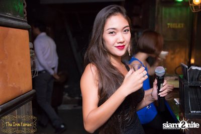Open Mic Mondays ที่ ดิ ไอร่อน แฟรี่, ทองหล่อ — photo 58
