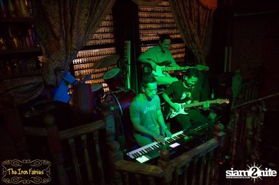 Open Mic Mondays ที่ ดิ ไอร่อน แฟรี่, ทองหล่อ — photo 75