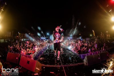 Water Festival กับ Bankk Cash, Southside & Bang Bang Bang ที่ร้านโบน — photo 2
