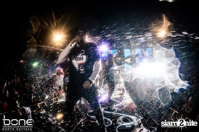 Water Festival กับ Bankk Cash, Southside & Bang Bang Bang ที่ร้านโบน — photo 6