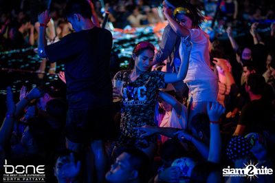 Water Festival กับ Bankk Cash, Southside & Bang Bang Bang ที่ร้านโบน — photo 31