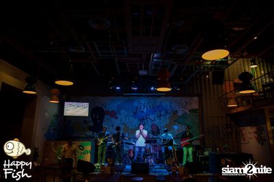 คืนวันศุกร์ ที่ร้าน แฮปปี้ ฟิช, เอเชีย ทีค เดอะ ริเวอร์ฟร้อนท์ — photo 1