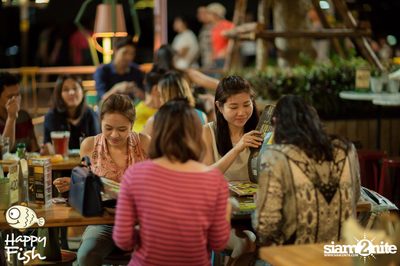 คืนวันศุกร์ ที่ร้าน แฮปปี้ ฟิช, เอเชีย ทีค เดอะ ริเวอร์ฟร้อนท์ — photo 32