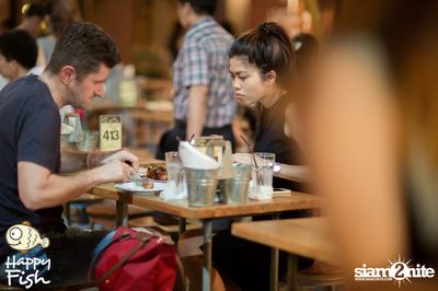 คืนวันศุกร์ ที่ร้าน แฮปปี้ ฟิช, เอเชีย ทีค เดอะ ริเวอร์ฟร้อนท์ — photo 43