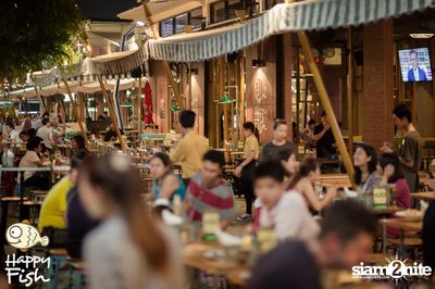 คืนวันศุกร์ ที่ร้าน แฮปปี้ ฟิช, เอเชีย ทีค เดอะ ริเวอร์ฟร้อนท์ — photo 46