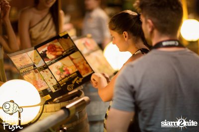 คืนวันศุกร์ ที่ร้าน แฮปปี้ ฟิช, เอเชีย ทีค เดอะ ริเวอร์ฟร้อนท์ — photo 56