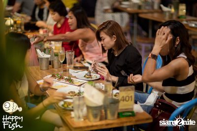 คืนวันศุกร์ ที่ร้าน แฮปปี้ ฟิช, เอเชีย ทีค เดอะ ริเวอร์ฟร้อนท์ — photo 81