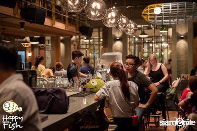 คืนวันศุกร์ ที่ร้าน แฮปปี้ ฟิช, เอเชีย ทีค เดอะ ริเวอร์ฟร้อนท์ — photo 106