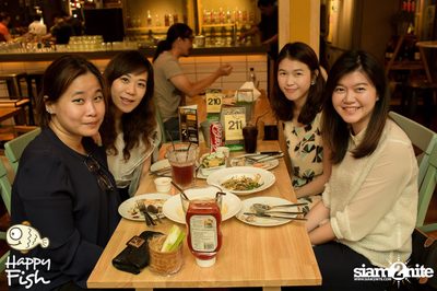 คืนวันศุกร์ ที่ร้าน แฮปปี้ ฟิช, เอเชีย ทีค เดอะ ริเวอร์ฟร้อนท์ — photo 112