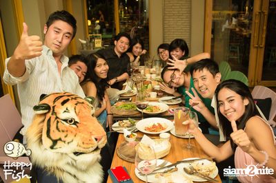 คืนวันศุกร์ ที่ร้าน แฮปปี้ ฟิช, เอเชีย ทีค เดอะ ริเวอร์ฟร้อนท์ — photo 114