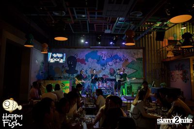 คืนวันศุกร์ ที่ร้าน แฮปปี้ ฟิช, เอเชีย ทีค เดอะ ริเวอร์ฟร้อนท์ — photo 128