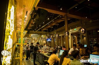คืนวันศุกร์ ที่ร้าน แฮปปี้ ฟิช, เอเชีย ทีค เดอะ ริเวอร์ฟร้อนท์ — photo 131