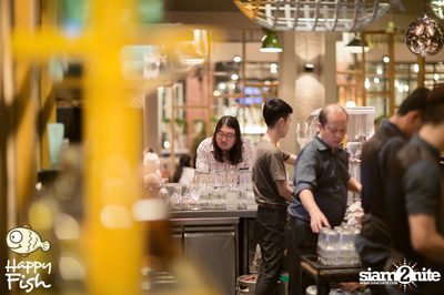 คืนวันศุกร์ ที่ร้าน แฮปปี้ ฟิช, เอเชีย ทีค เดอะ ริเวอร์ฟร้อนท์ — photo 137