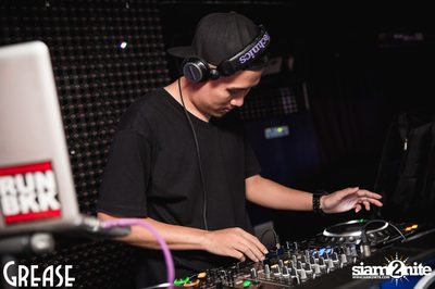 Friday Night at Grease Bangkok, Sukhumvit Soi 49 — photo 21