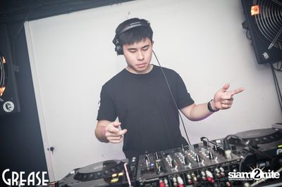Friday Night at Grease Bangkok, Sukhumvit Soi 49 — photo 57
