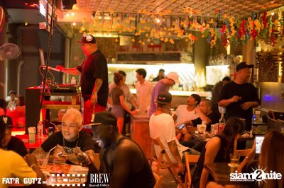 Seenspace Invasion ที่ร้าน Clouds, Fat'R Gut'z และ BREW Beers & Ciders — photo 91