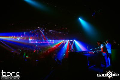 Back 2 School Party กับ J Trick ที่ร้าน โบน, พัทยาเหนือ — photo 80
