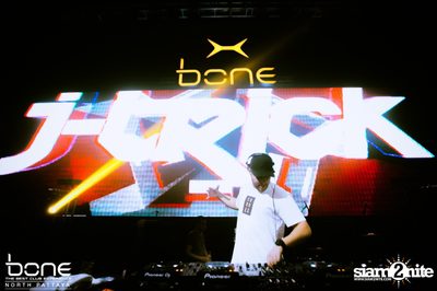 Back 2 School Party กับ J Trick ที่ร้าน โบน, พัทยาเหนือ — photo 127