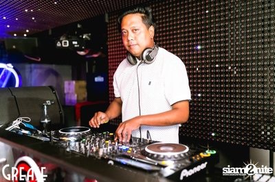 Saturday Night at Grease Bangkok, Sukhumvit 49 — photo 3