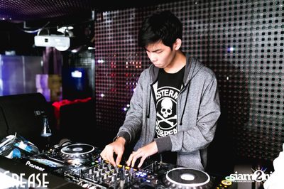 Saturday Night at Grease Bangkok, Sukhumvit 49 — photo 44
