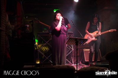 Mahajamreon Live ที่ร้าน แม็กกี้ ชูวส์, ถนนสีลม — photo 45