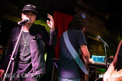 Mahajamreon Live ที่ร้าน แม็กกี้ ชูวส์, ถนนสีลม — photo 64