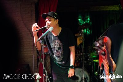 Mahajamreon Live ที่ร้าน แม็กกี้ ชูวส์, ถนนสีลม — photo 144