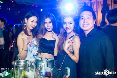 New Jiew Live at Funky Villa, Thonglor Soi 10 — photo 7