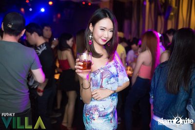 New Jiew Live at Funky Villa, Thonglor Soi 10 — photo 10