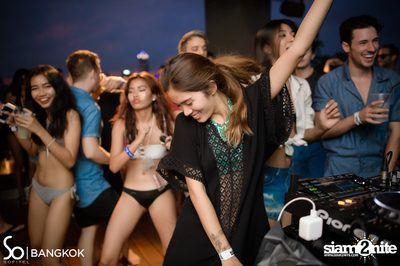 SO POOL PARTY ที่ เดอะ วอเทอร์ คลับ | โรงแรมโซฟิเทล โซ — photo 9