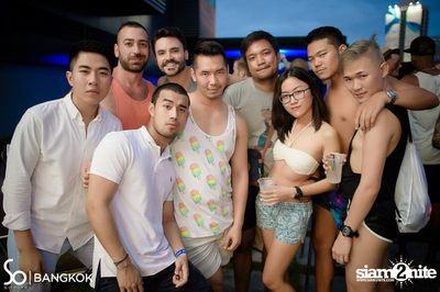 SO POOL PARTY ที่ เดอะ วอเทอร์ คลับ | โรงแรมโซฟิเทล โซ — photo 92