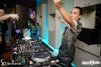 SO POOL PARTY ที่ เดอะ วอเทอร์ คลับ | โรงแรมโซฟิเทล โซ — photo 102