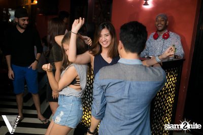 Friday Night at Desi Beats, The Opus | Thonglor Soi 10 — photo 94