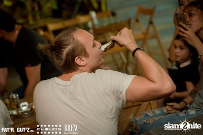 Seenspace Invasion ที่ร้าน Clouds, Fat'R Gut'z และ BREW Beers & Ciders — photo 2