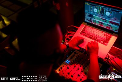 Seenspace Invasion ที่ร้าน Clouds, Fat'R Gut'z และ BREW Beers & Ciders — photo 24