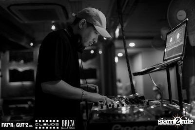 Seenspace Invasion ที่ร้าน Clouds, Fat'R Gut'z และ BREW Beers & Ciders — photo 43