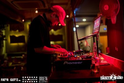 Seenspace Invasion ที่ร้าน Clouds, Fat'R Gut'z และ BREW Beers & Ciders — photo 44