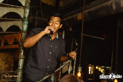 Open Mic Mondays ที่ ดิ ไอรอน แฟรี่, ทองหล่อ — photo 61
