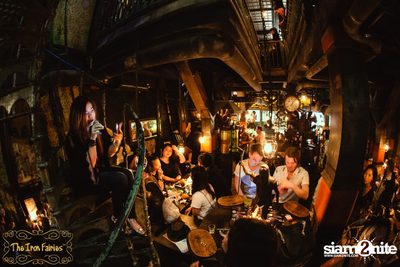 Open Mic Mondays ที่ ดิ ไอรอน แฟรี่, ทองหล่อ — photo 70