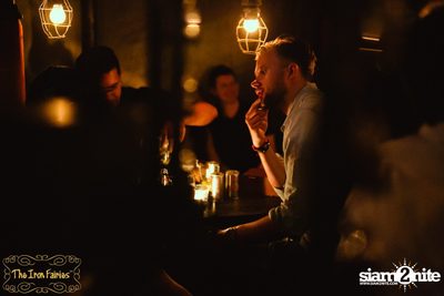 Open Mic Mondays ที่ ดิ ไอรอน แฟรี่, ทองหล่อ — photo 97