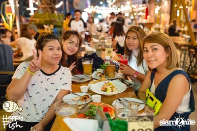 คืนวันศุกร์ ที่ร้าน แฮปปี้ ฟิช, เอเชีย ทีค เดอะ ริเวอร์ฟร้อนท์ — photo 21