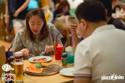 คืนวันศุกร์ ที่ร้าน แฮปปี้ ฟิช, เอเชีย ทีค เดอะ ริเวอร์ฟร้อนท์ — photo 49
