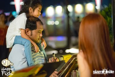 คืนวันศุกร์ ที่ร้าน แฮปปี้ ฟิช, เอเชีย ทีค เดอะ ริเวอร์ฟร้อนท์ — photo 55