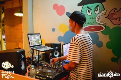 คืนวันศุกร์ ที่ร้าน แฮปปี้ ฟิช, เอเชีย ทีค เดอะ ริเวอร์ฟร้อนท์ — photo 77